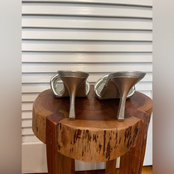 Metallic Silver Heels - Picture 5 of 6